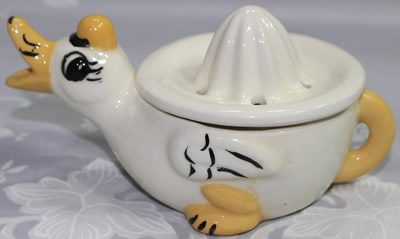Small orange beak duck reproduction juicer 