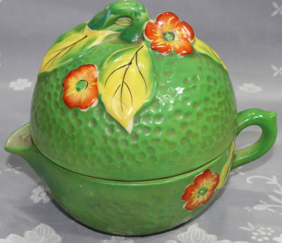 Green with red flowers and yellow leaves clown 3 piece juicer
