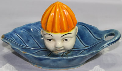 Blue leaf saucer shape with clown head juicer