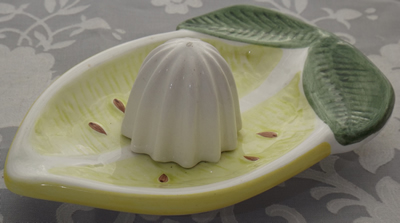 Small sliced lemon ceramic Italy juicer