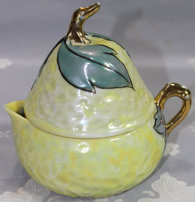 Silver leaves on pale yellow lustre pear shape juicer