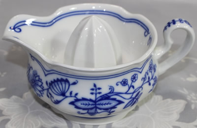 Leander blue and white jug like juicer