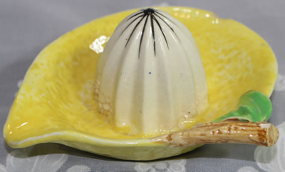 Maruhon Ware small lemon shape saucer shape juicer