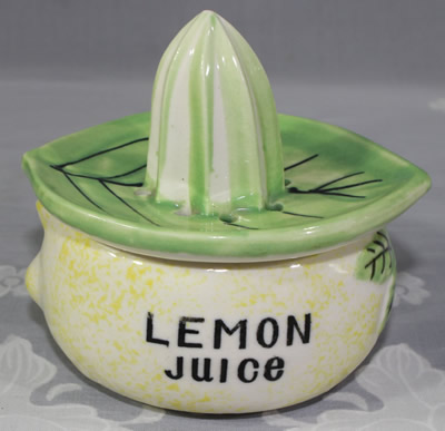 Lemon Juice bowl with green leaf juicer