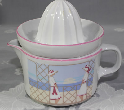 Beach scene Seltmann German ceramic juicer