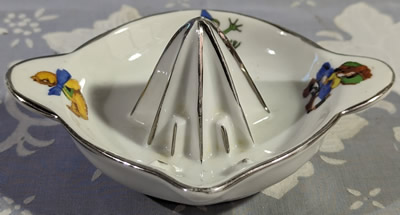 A 1 piece saucer shape juicer decorated with 3 children's characters