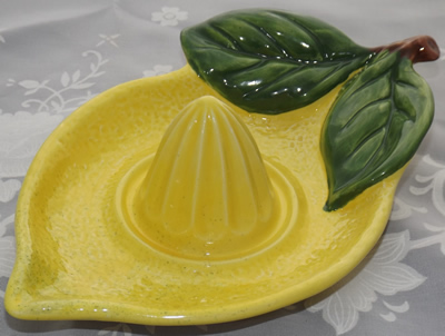 Lemon with green leaves ceramic juicer