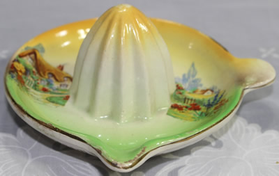 English Scarborough souvenir juicer