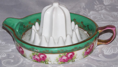 Flowers on green and white Victoria juicer
