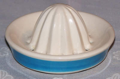 Blue and white juicer top