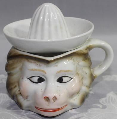 Brown and tan monkey head juicer