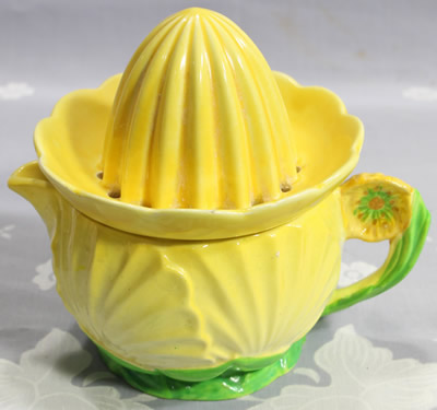 Carlton Ware Yellow Buttercup 2 piece juicer