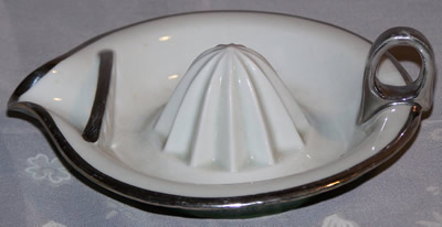 White with silver trim loop handle juicer