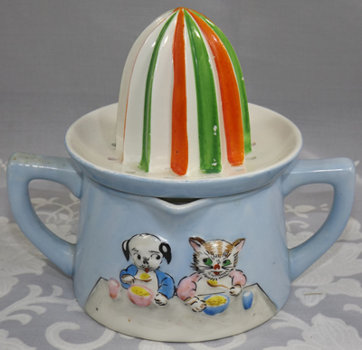 Dog and cat on blue 2 piece juicer
