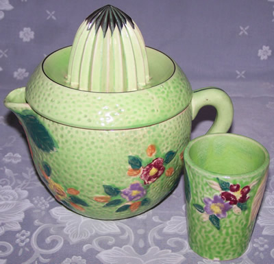 Large green, with multicoloured flowers, juicer & tumbler