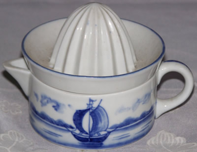 Boat 'type 1' and windmill on 2 piece blue & white juicer