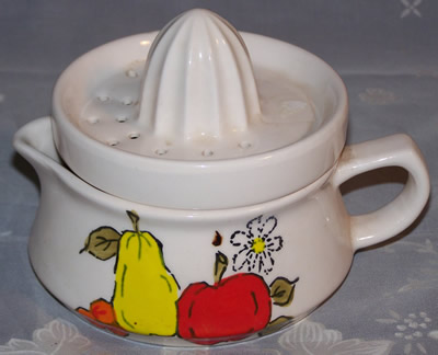 Pear and apple on white 2 piece juicer