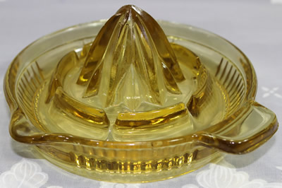 Federal Glass Co. amber saucer shape juicer