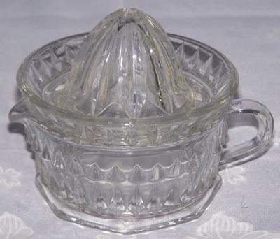 Small pyramids on a clear glass cup 2 piece juicer