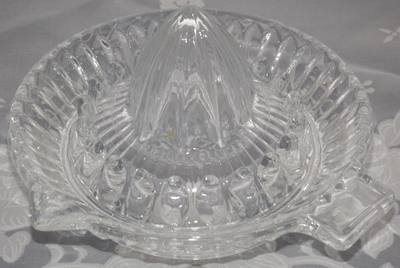 Japanese clear glass saucer shape juicer