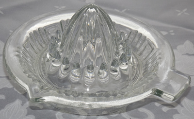 Vereinigte Lausitzer Glaswerke flat rim clear glass juicer