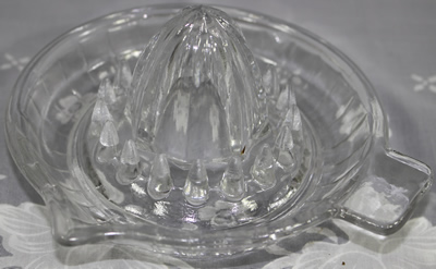 Clear glass juicer with 30 panels