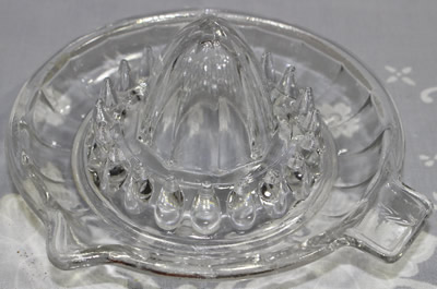 A 20 panel clear glass sauce shape juicer