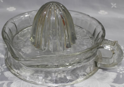 Loop handle ORANGE JUICE EXTRACTOR clear glass juicer