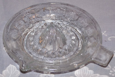 Hexagonal panel clear glass saucer juicer