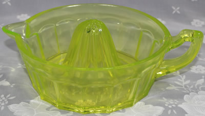 Large Summit Art Glass yellow (Uranium) juicer