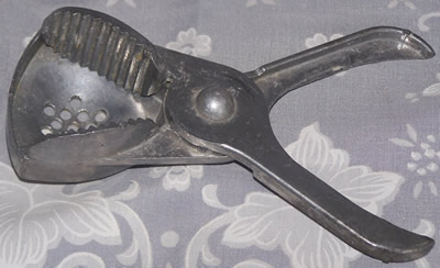 13 hole star aluminium wedge hand juicer