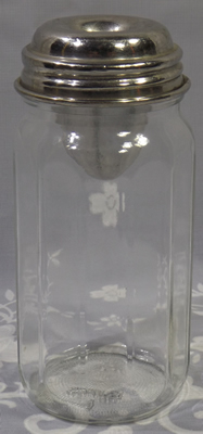 Aluminium juicer mounted on glass jar
