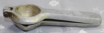 'HA AN EL ASKRI' aluminium squeezer juicer