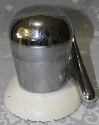 A lever iron white Juice-O-Mat squeezer juicer