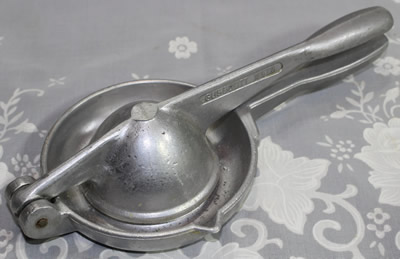GUSSCOTT cast aluminium juicer