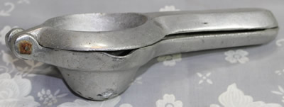 'REGISTERD' cast aluminium squeezer juicer