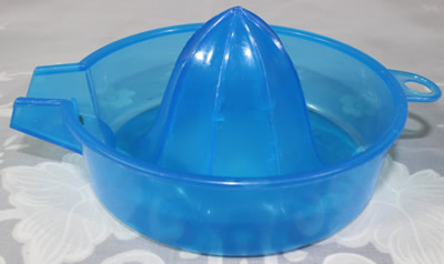 Translucent blue BIPA plastic 1 piece juicer