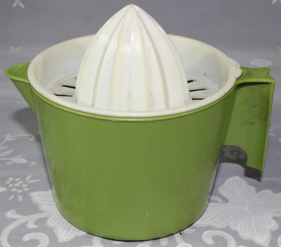 Olive green and white notched juicer