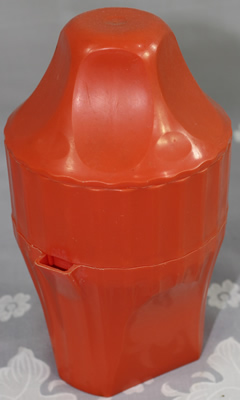 Red 3 piece plastic squeezer juicer