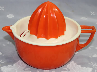 Heimag 4 piece red and white plastic juicer