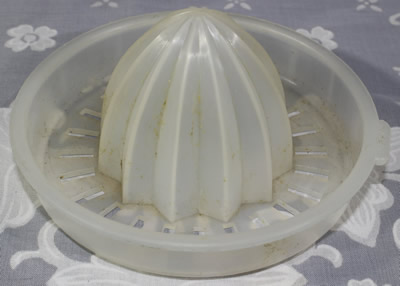 Translucent white Eon juicer top