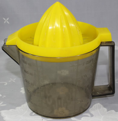 2 piece Trend yellow & grey plastic juicer 