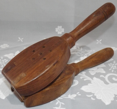 All wood squeezer juicer